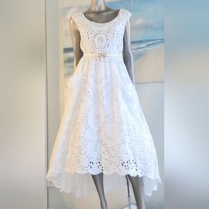 □$4,300 OSCAR DE LA RENTA WHITE EYELET HI LOW RUNWAY DRESS US 4